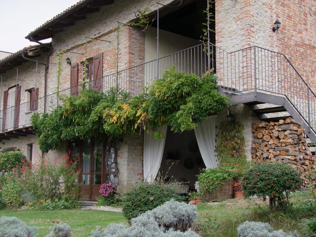 Casa Branzele Panzió Trezzo Tinella Kültér fotó