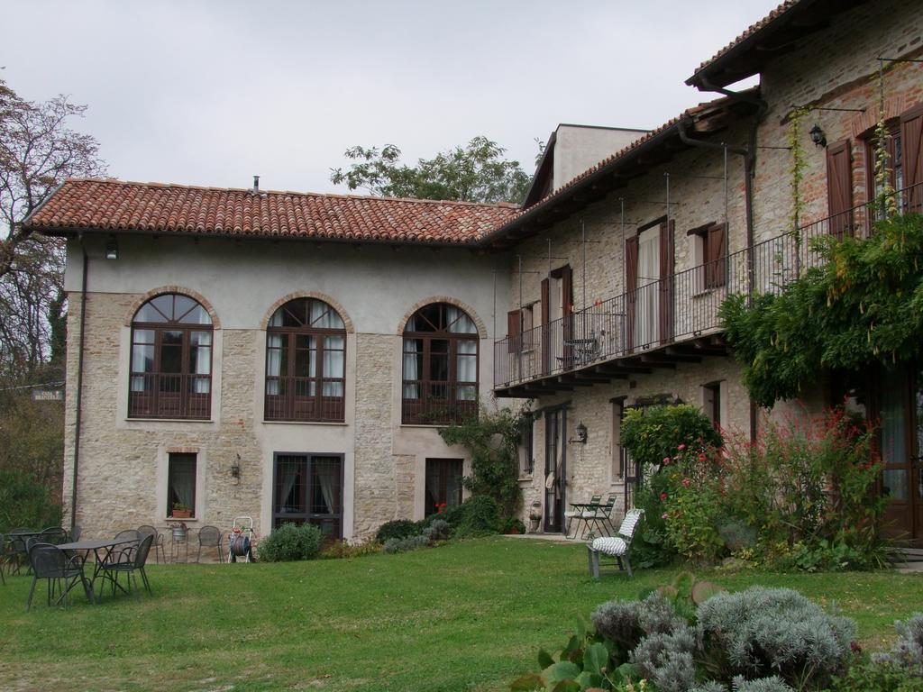 Casa Branzele Panzió Trezzo Tinella Kültér fotó