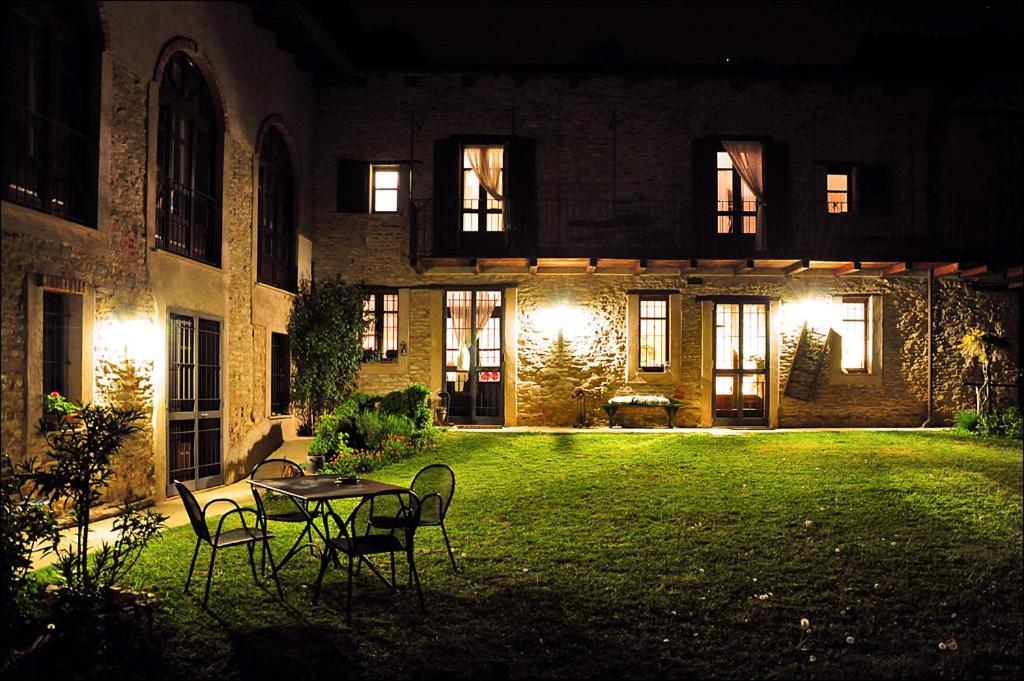 Casa Branzele Panzió Trezzo Tinella Kültér fotó