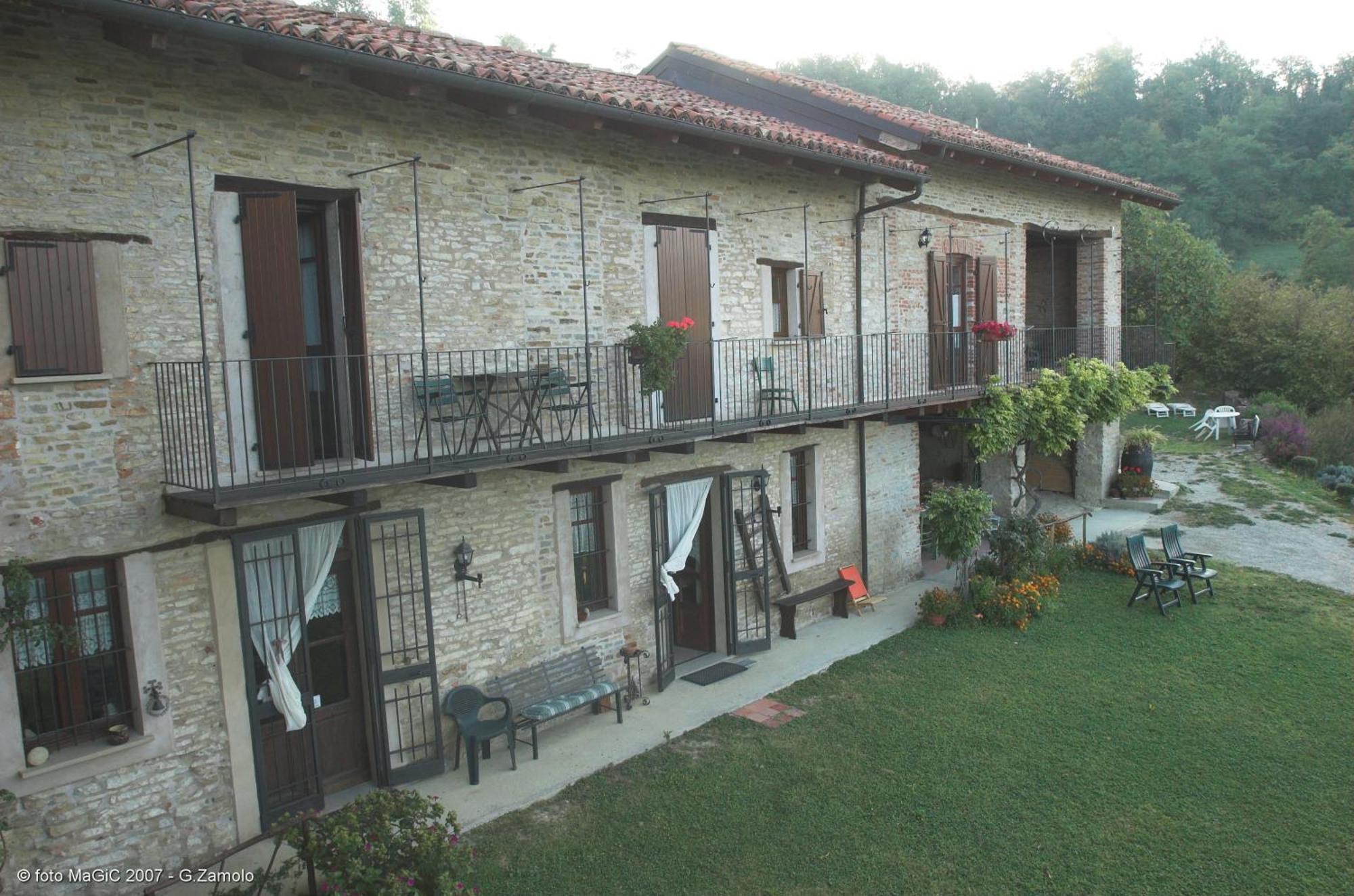 Casa Branzele Panzió Trezzo Tinella Kültér fotó
