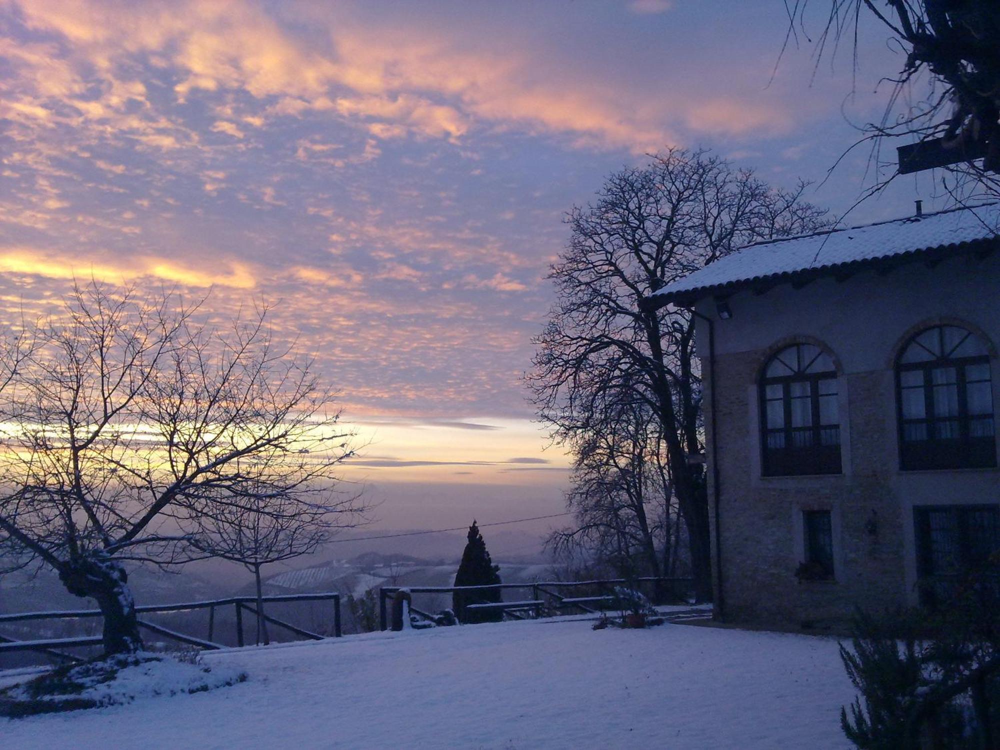 Casa Branzele Panzió Trezzo Tinella Kültér fotó