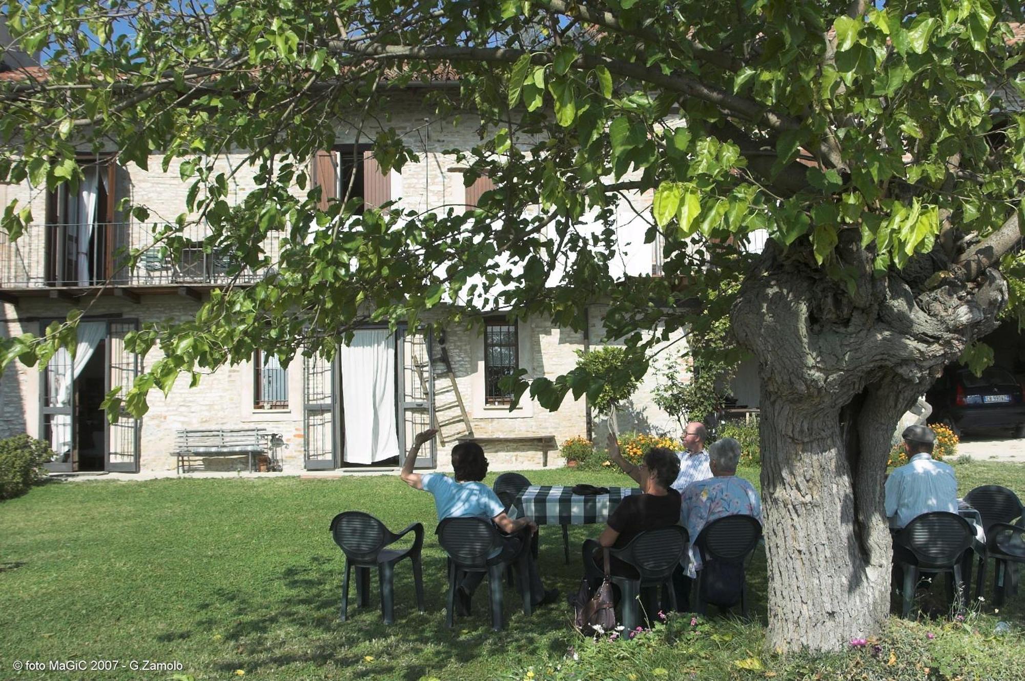 Casa Branzele Panzió Trezzo Tinella Kültér fotó